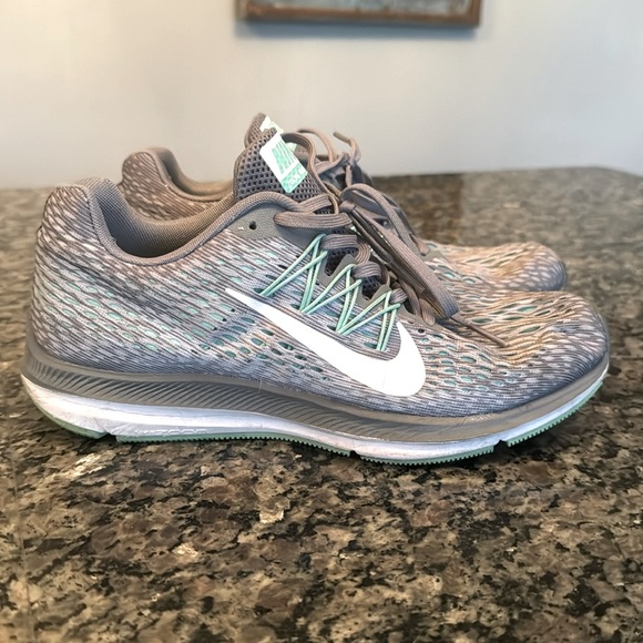 Nike Shoes - Nike zoom winflo 5 sz7.5